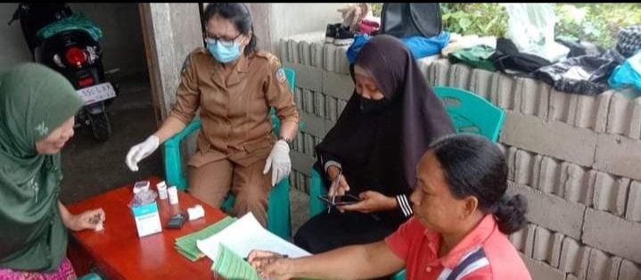 Tingkatkan Taraf Kesehatan Warga, Posyandu Gelar Pemeriksaan Kesehatan Gratis